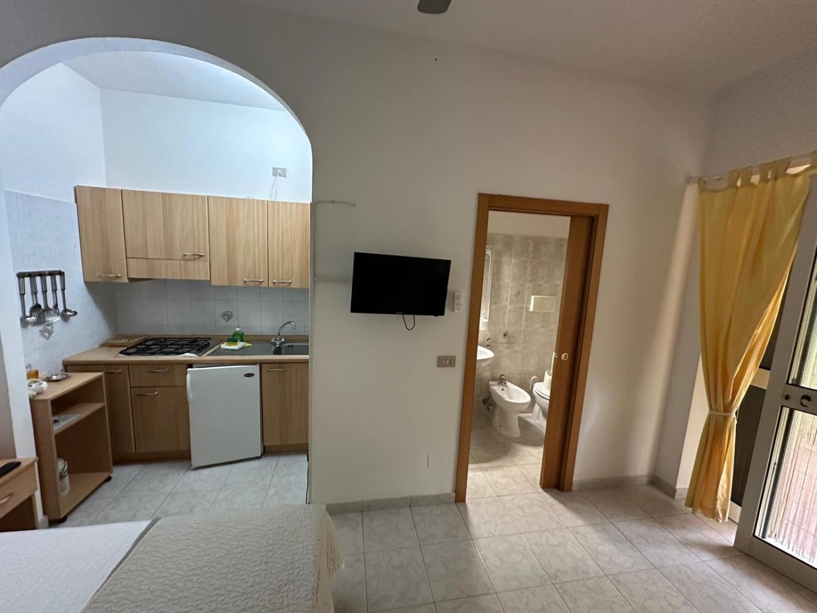 Villa Monica Appartamenti ヴィエステ エクステリア 写真