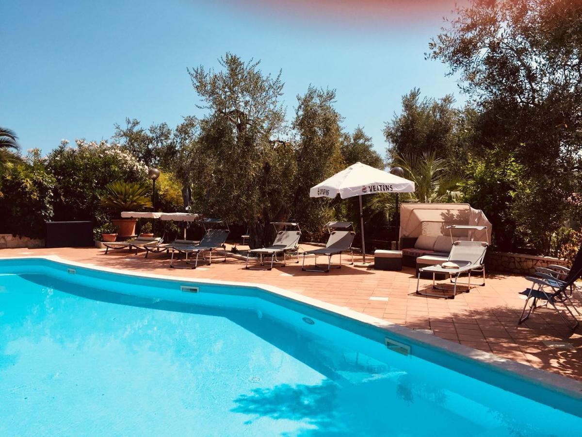Villa Monica Appartamenti ヴィエステ エクステリア 写真